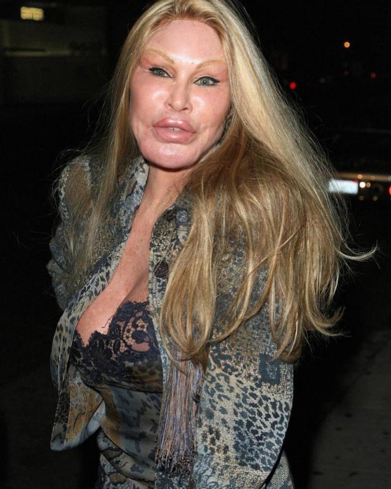 Не правете като тях: Жената-котка main image