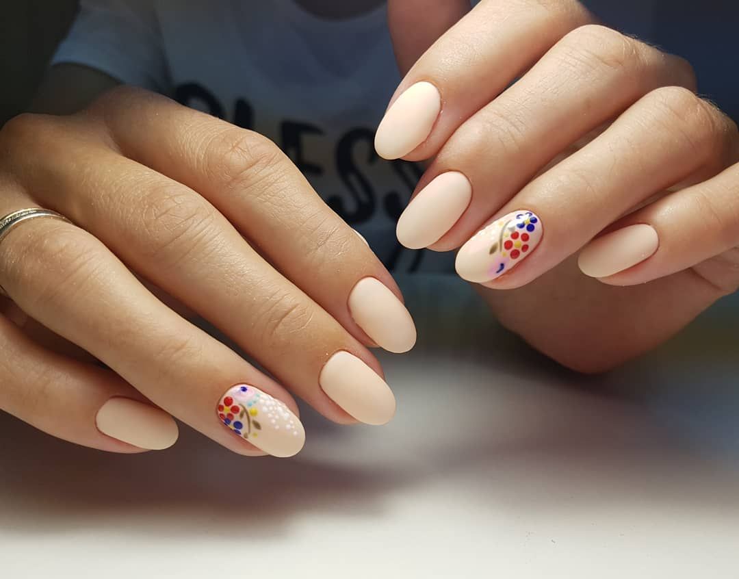 product Маникюр image carousel