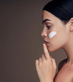 article Трябва ли на 20+ да се притеснявам за бръчките? thumbnail