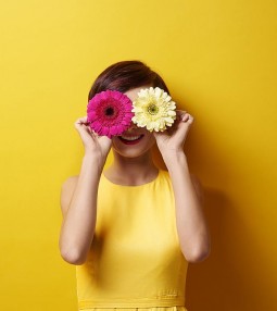 article Странните начини, по които някои променят очите си thumbnail