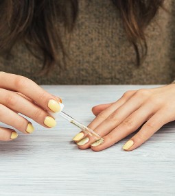 article Всичко за ноктите ми: Нещо стърчеше, изрязах го някак&hellip; thumbnail