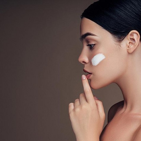 Трябва ли на 20+ да се притеснявам за бръчките? carousel img